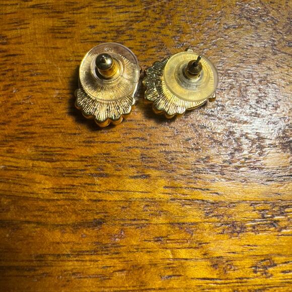 Vintage earrings, gold tone, black plastic cabochon - Picture 3 of 5